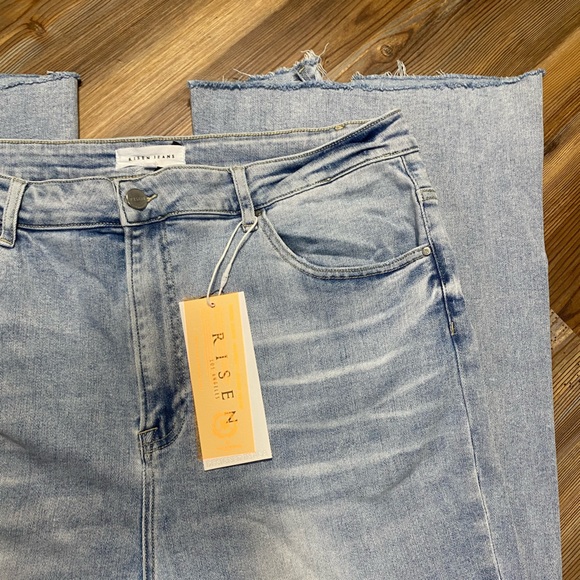 4/$16 Risen Jeans - Picture 11 of 13